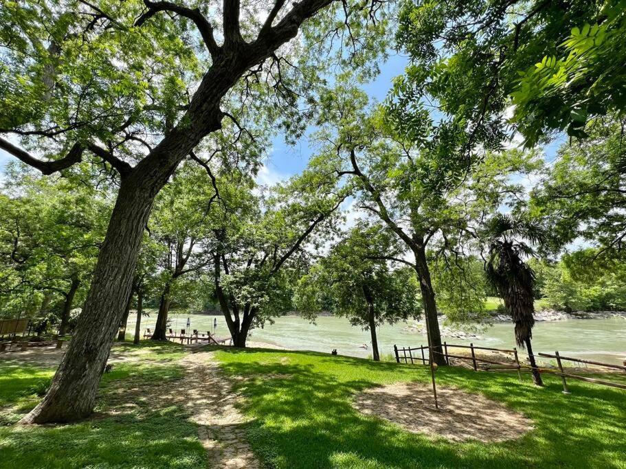 The River Haven - Sleeps 32 - On Guadalupe River 塞金 外观 照片